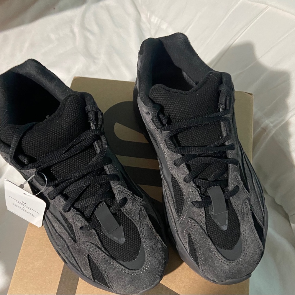 Adidas Yeezy Boost 700